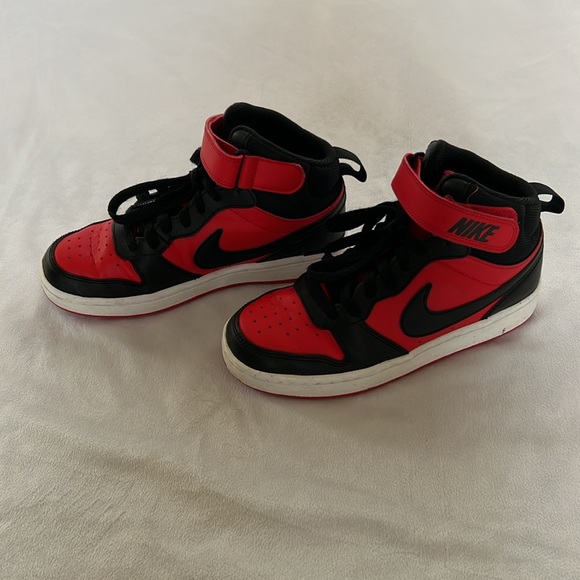 Nike Kids black and red court borough high top sneakers - Picture 4 of 7